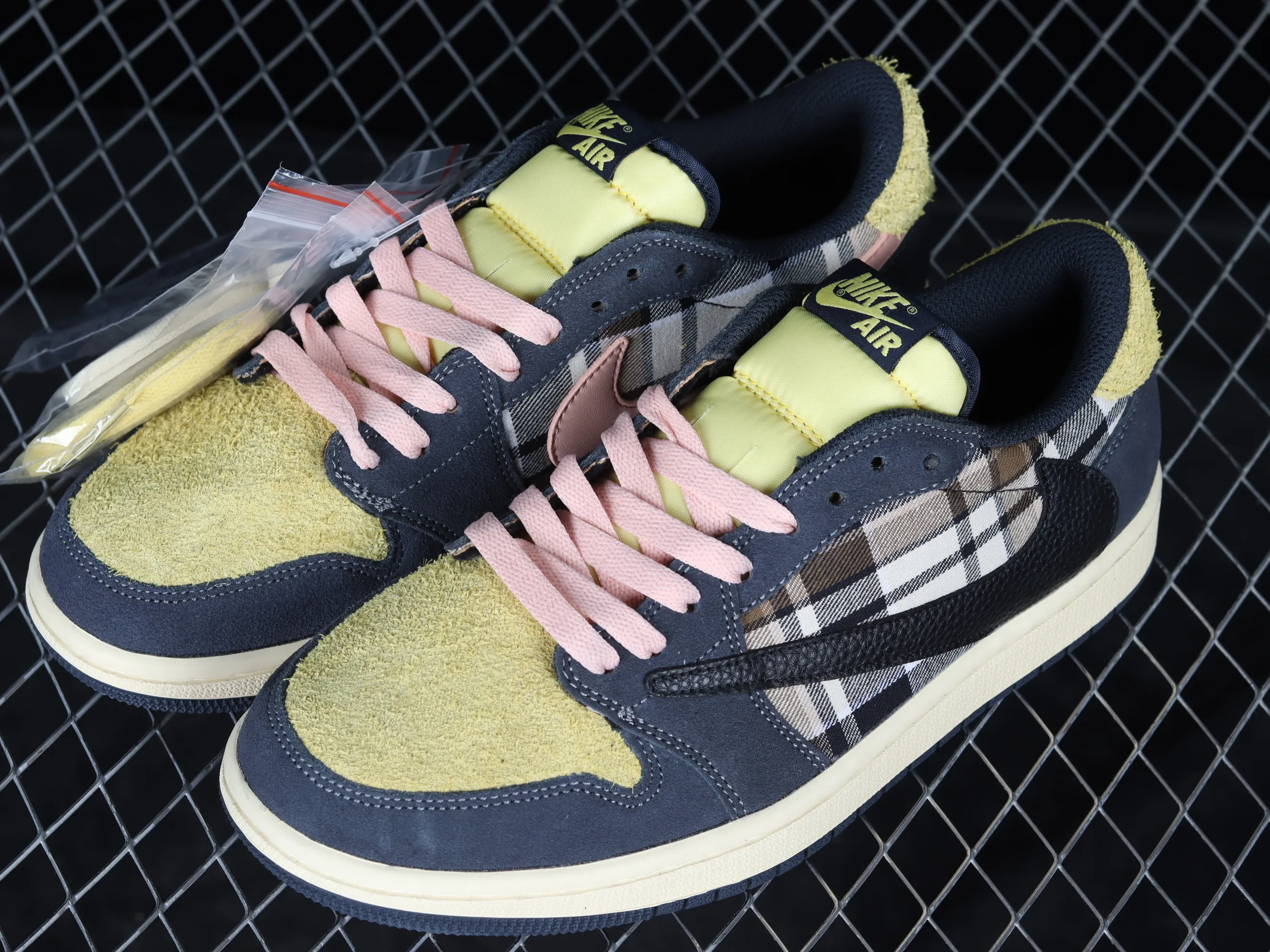 All categories Air Jordan Jordan series basketball shoes Air Jordan 1 Low Travis Scott x Jordan 1 Low AJ 1 OG Barb Anti-Hook Ghostface Low CQ4277-618